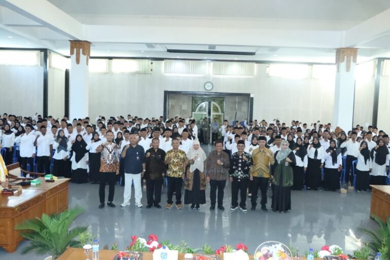 Penyerahan SK CPNS dan PPPK Lombok Barat: Bupati LAZ Tekankan Pentingnya Kinerja dan Disiplin