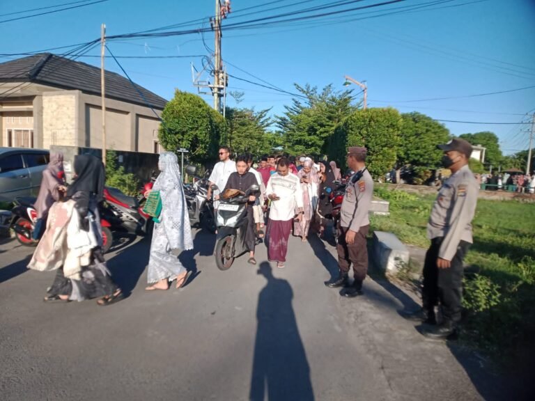 Polsek Ampenan Kawal Ketat Pelaksanaan Sholat Idul Adha 1446 H di Seluruh Wilayah Hukum
