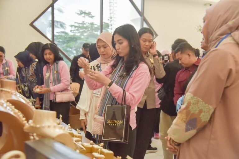 Istri Wapres Selvi Gibran Puji Tenun dan Mutiara Lombok