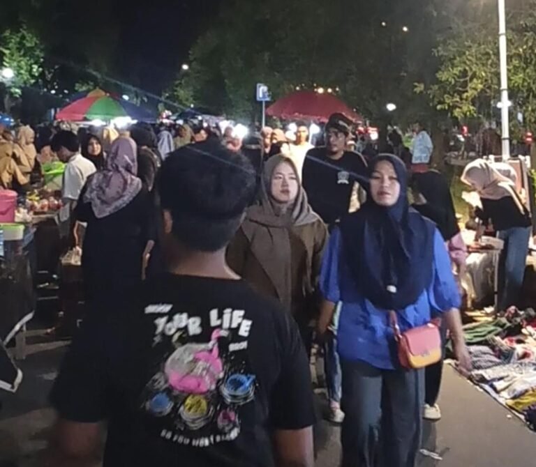 Car Free Nite di Taman Kota Gerung Tetap Ramai Meski Cuaca Gerimis