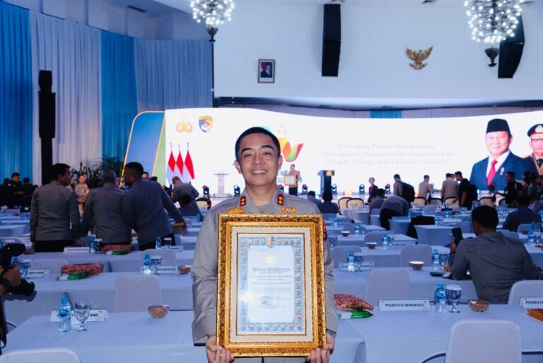 Wujudkan Pelayanan Publik Terbaik, Polresta Mataram Diganjar Penghargaan oleh Kemenpan RB RI