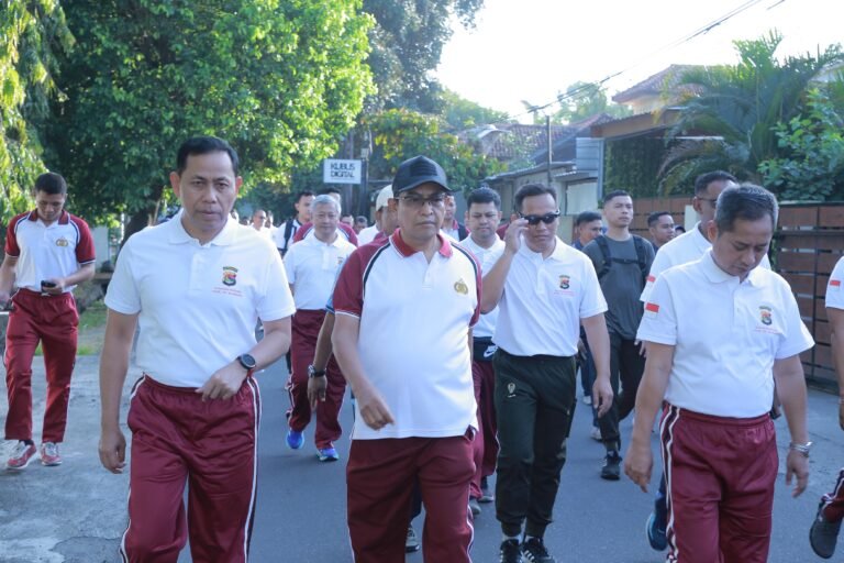 Semarak HUT Bhayangkara ke 79, Polda NTB Gelar Jalan Sehat dan Senam Bersama 