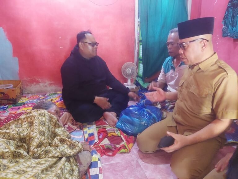 Dinsos Lobar dan HARSA NTB Jemput Bola, Bantu Lansia Tak Tersentuh BPJS 