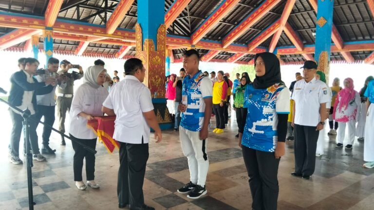 Lepas Atlet Kormi Lobar, Bupati LAZ: Jadilah Duta Positif Bagi Lombok Barat