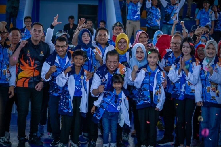 Lepas Kontingen NTB, Gubernur Iqbal  Ajak Jadi Tuan Rumah Fornas VIII yang Membanggakan