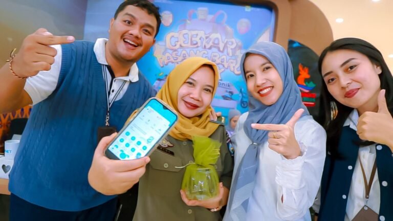 Kemerdekaan, PLN Hadirkan Kemudahan Layanan Lewat Booth Interaktif di FORNAS VIII NTB 2025