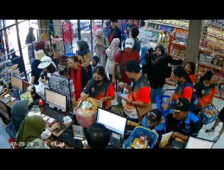 Toko Oleh-oleh Lombok Diserbu Peserta FORNAS VIII NTB 2025