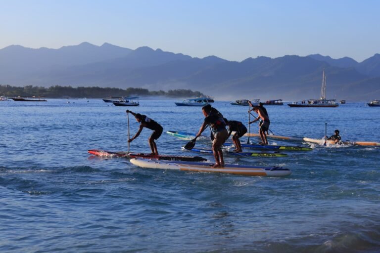 Adrenalin dan Ombak Gili Trawangan Iringi Laga Seru SUP ID dan APRI di FORNAS VIII NTB 2025