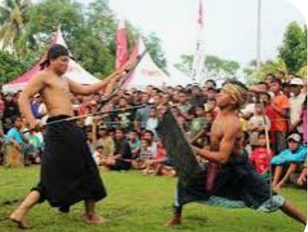 Peresean Tampil Ramaikan  FORNAS VIII NTB, Hadirkan Cita Rasa Tradisi Sasak yang Autentik