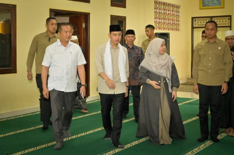 Kunker Perdana di NTB, Wapres Gibran Silaturahmi ke TGH Turmuzi Badaruddin