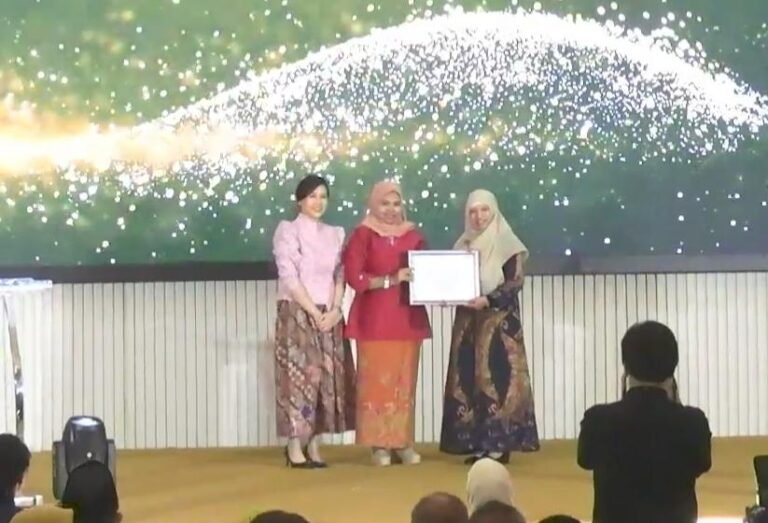 Lombok Barat Kembali Raih Anugerah Kabupaten Layak Anak 