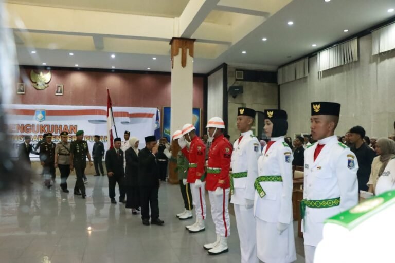 Bupati LAZ Kukuhkan 25 Anggota Paskibraka Lombok Barat