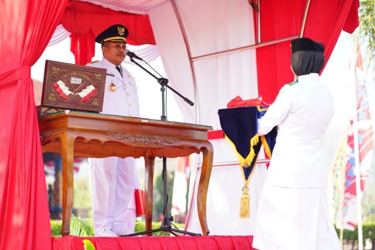 Upacara HUT ke-80 Kemerdekaan RI, Bupati LAZ: Mari Kita Isi Kemerdekaan dengan Kerja Nyata dari Lobar untuk Indonesia
