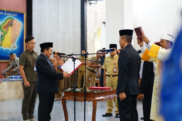 Mutasi Pejabat, Bupati LAZ : Kuatkan Integritas dan Loyalitas Untuk Perubahan Lobar