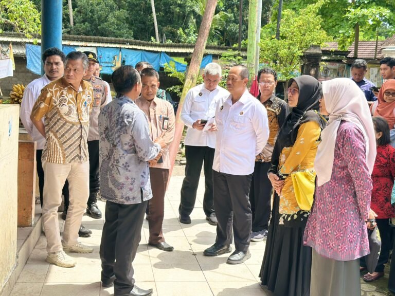 Kemenko Polkam Tinjau Langsung Koperasi Desa Merah Putih di Lombok Barat, Dorong Penguatan Ekonomi Rakyat
