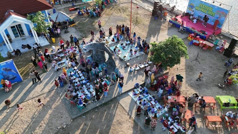PLN Sukses Dukung Keandalan Listrik Festival Hiu Paus 2025