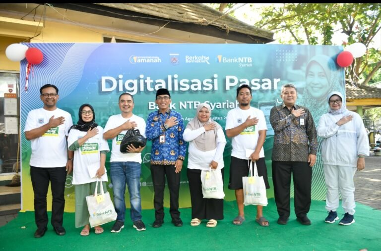 Bank NTB Syariah Luncurkan QRIS di Pasar Dasan Agung: Dorong Ekonomi Digital NTB