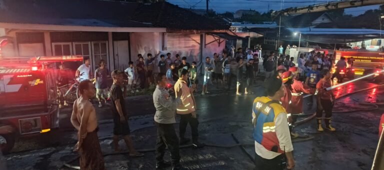 Kebakaran Pertamini di Karang Bagu Hanguskan Dapur Rumah Makan Dua EM Polisi Sigap Evakuasi