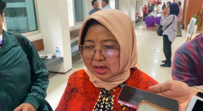 Dua Anggotanya Ditahan, Ketua DPRD NTB Prihatin dan Hormati Proses Hukum