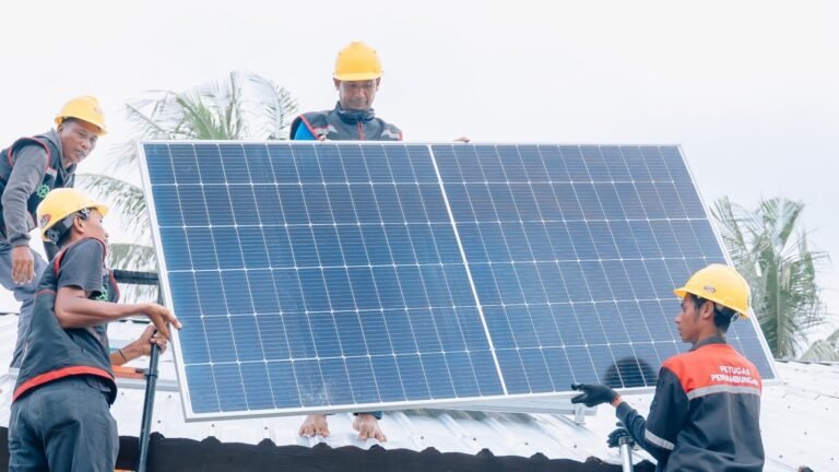 PLN Untuk Rakyat: Nyalakan Gili Tapan dan Gili Ngali Sumbawa dengan SUPERSUN