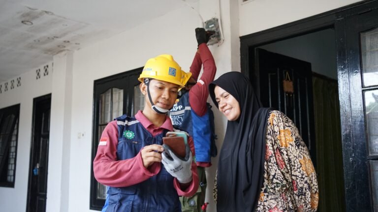 PLN Ingatkan Masyarakat Waspada Bahaya Listrik di Musim Hujan