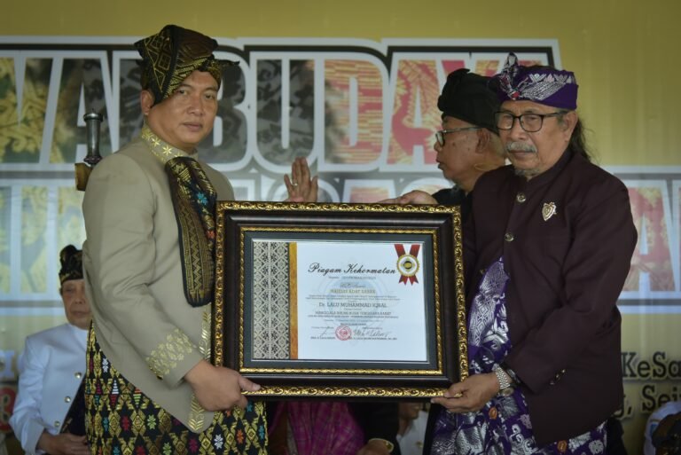 Terima Gelar Manggala Bhumi, Gubernur NTB Tegaskan Perang Melawan Kemiskinan dan Komitmen Jaga Rinjani