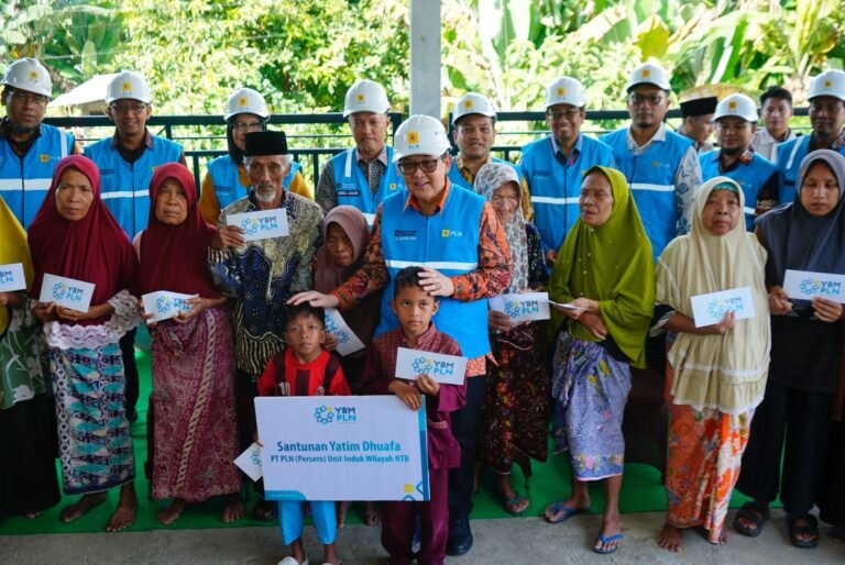 Komisaris dan Direksi PLN Nyalakan Harapan melalui Light Up The Dream dan YBM PLN