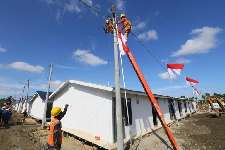 Danantara Sinergikan BUMN Bangun Huntara di Aceh Tamiang, PLN Sambung Listrik untuk Semua Rumah dan Fasum