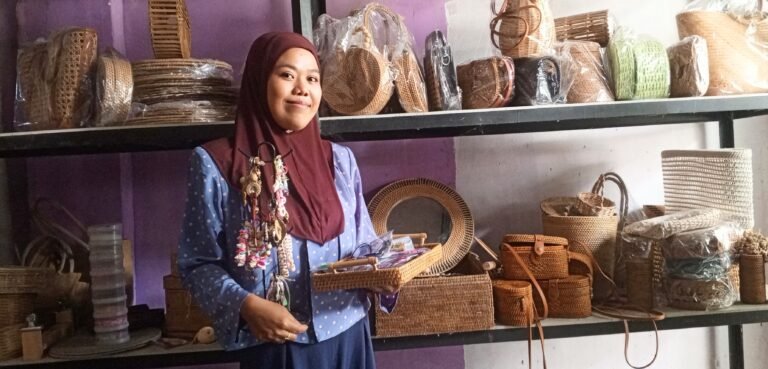 Semangat Berkarya, Baiq Local Corner Manfaatkan Limbah dan Pasar Digital