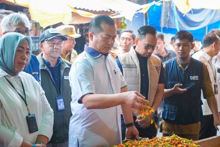 Gubernur NTB Sidak Pasar Mandalika, Pastikan Stabilitas Harga dan Ketersediaan Bapok Jelang Ramadhan 