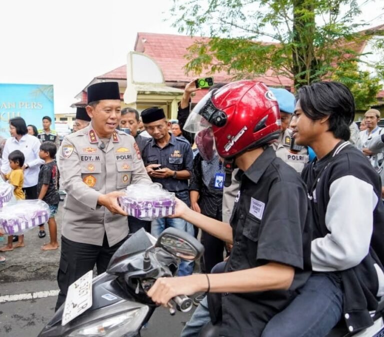 Kapolda NTB Berbagi Takjil dan Buka Puasa Bareng Insan Pers