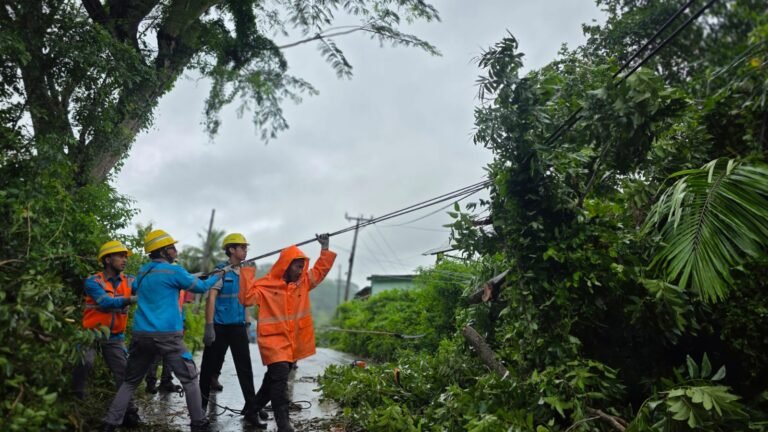 PLN UIW NTB Tuntaskan Pemulihan Kelistrikan Pasca Cuaca Ekstrem di Lombok