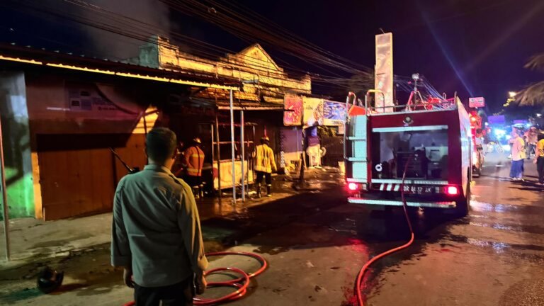 Nahas! Warung Nasi di Ampenan Terbakar Saat Menggoreng Ikan, Kerugian Capai Rp25 Juta
