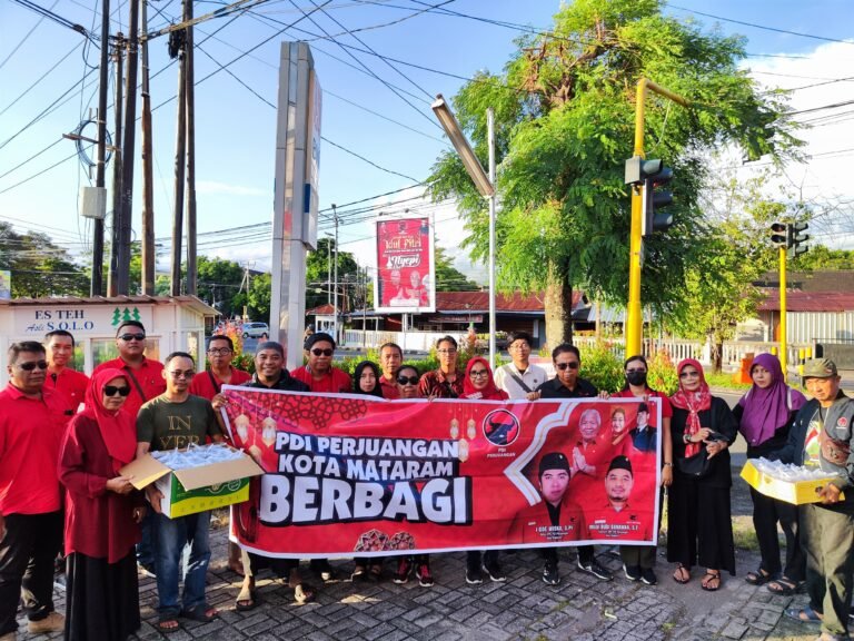 PDIP Kota Mataram Bagikan Paket Sembako dan Takjil, Wujudkan Toleransi Antarumat Beragama