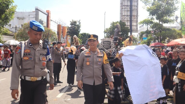 Kapolresta Pimpin Pengamanan Pawai Ogoh-Ogoh di Mataram
