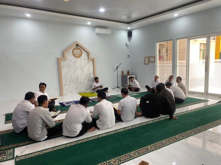Kantor Pertanahan Kota Mataram Gelar Pengajian Rutin Usai Shalat Dzuhur