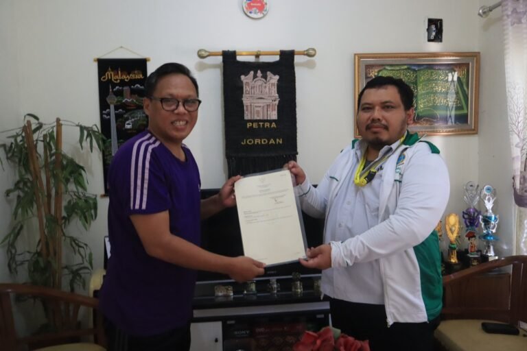 Kantor Pertanahan Kota Mataram Konsisten Jalankan Inovasi LANCAR dengan Antar Sertipikat Langsung ke Masyarakat