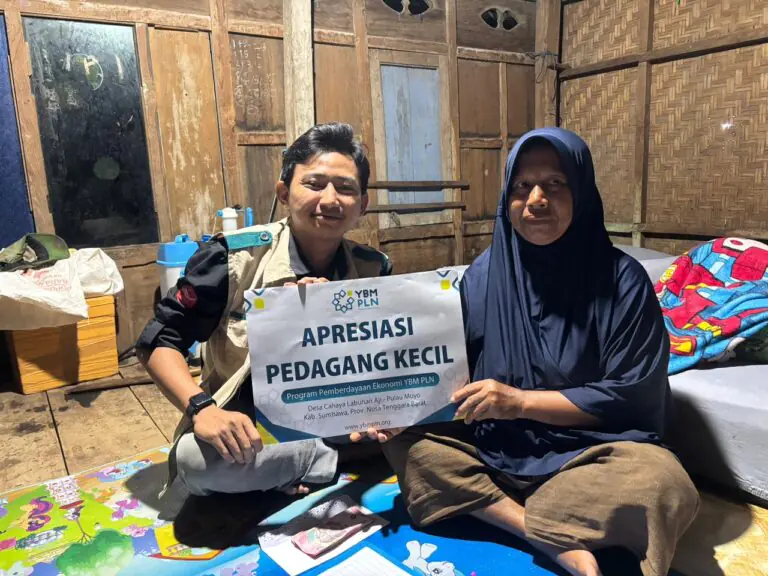 One Day One Smile, YBM PLN Hadirkan Senyum Bahagia bagi Kaum Dhuafa di Loteng dan Lotim
