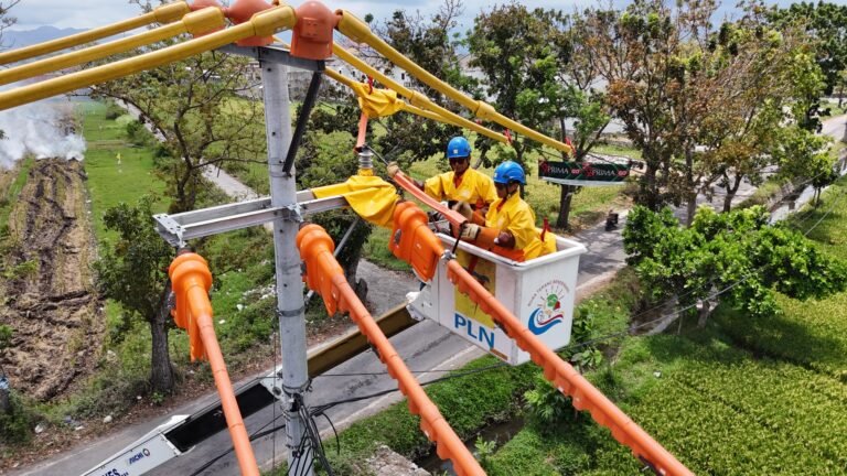 Jaga Keandalan Pasokan, PLN UIW NTB Optimalkan Pemeliharaan Infrastruktur Kelistrikan