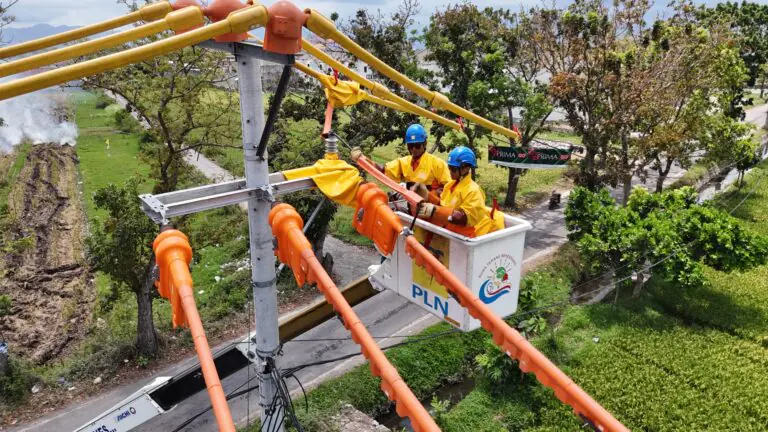 Jaga Keandalan Pasokan, PLN UIW NTB Optimalkan Pemeliharaan Infrastruktur Kelistrikan