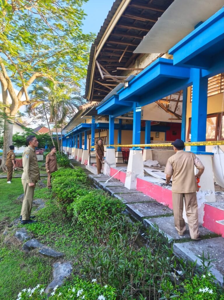 Ruang Kelas SMAN 7 Mataram Ambruk, Pemprov NTB Lakukan Penanganan Prioritas