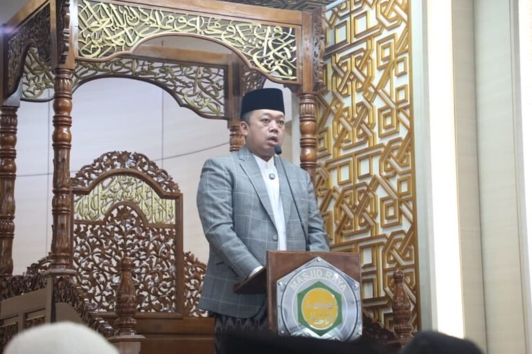 Jadi Khatib Idul Adha, Menteri Nusron Sampaikan Pesan untuk “Sembelih” Ego dan Keserakahan