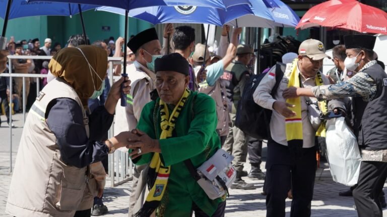 Lima Kloter Tuntas Dipulangkan, 1.963 Jemaah Haji NTB Tiba dengan Selamat