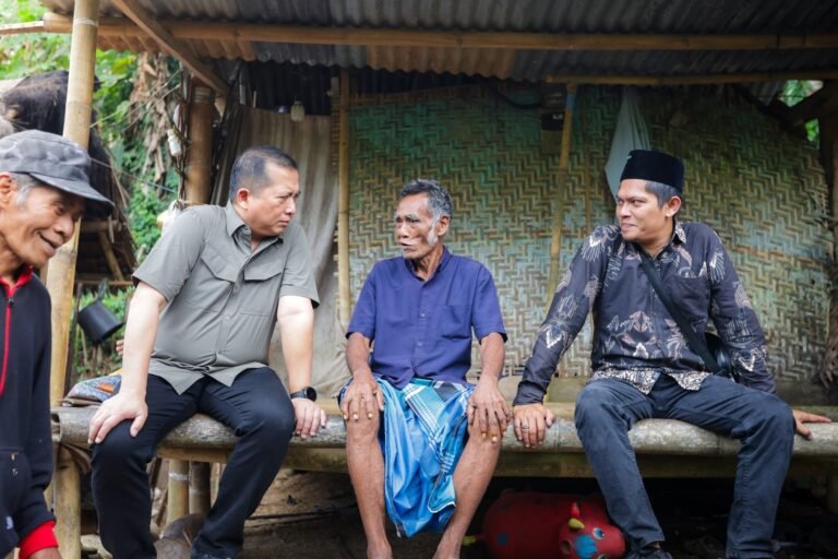 Gubernur Iqbal Cek Langsung Desa Berdaya, Pastikan Bantuan Tepat Sasaran dan Siap Benahi Jalan Warga