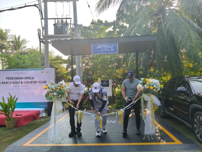 Akselerasi Ekosistem Kendaraan Listrik, PLN UIW NTB Resmikan SPKLU Baru di Sira Beach Golf & Country Club