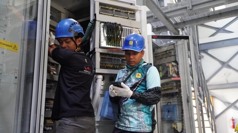 Dalam Rangka Kemerdekaan RI, PLN UIW NTB Perkuat Keandalan Sistem Kelistrikan melalui Pemeliharaan Rutin GIS Peaker
