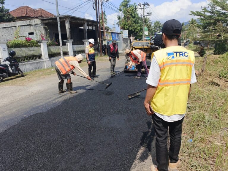 TRC Infrastruktur NTB  Bentukan Gubernur Iqbal Gerak Cepat Perbaiki Ruas Jalan Kuripan–Kediri